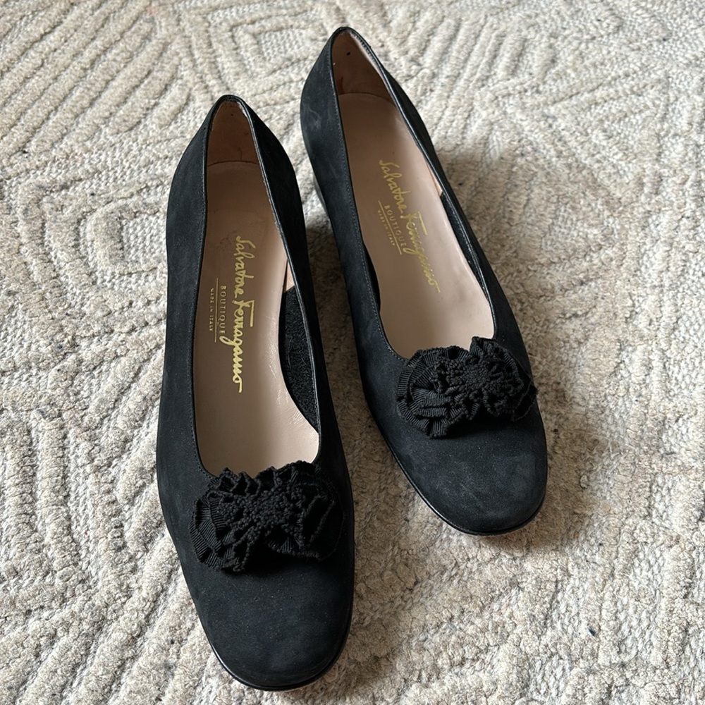 Ferragamo Suede Ruffle Pump - Picture 6 of 11
